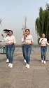 阳光明媚，白领美眉一起跳起来