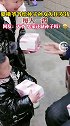 豪横！爷爷给孙子孙女发压岁钱，每人一沓！网友：爷爷，还有我呢！
