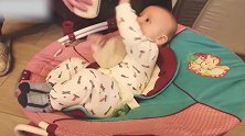 小家伙肚子饿了，一看到大奶瓶，便兴奋不已