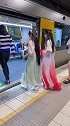 悉尼火车偶遇两位汉服小姐姐，太仙了，老外都看呆了。汉服美女与世界美好重逢旅行 澳骄攻略