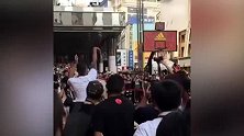 篮球-15年-中国行不忘刻苦训练 利拉德上演超远三分秀-专题