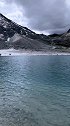 稻城亚丁牛奶海无滤镜版本，湖水是翠蓝色的，非常漂亮