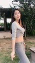 公园遇到的气质美女，穿搭有范舞姿好看，真让人心动！