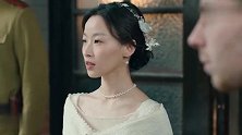 霞光：女特务混进舞会被拦，不料看到了袁飞燕，冒充是她的亲戚