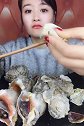 吃货吃海螺，来个长时间细嚼慢咽的！