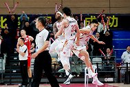 CBA本轮十佳球：三分绝杀一个不够来俩 沈梓捷再演暴力空接