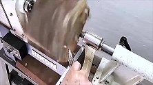 一截木头，放上车床加工一下成了工艺品，价值不知翻几番