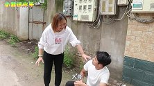 搞笑剧：结巴姑娘在村里问路，谁料又遇到一个结巴小伙，过程真逗