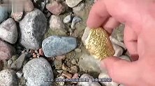 国外的神奇河岸，老外溜达一圈遍地都是“黄金”看得人想买机票