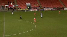 下半场补时第1分钟布莱克浦球员马迪恩射门 - 打偏