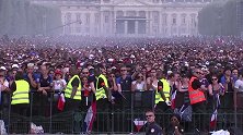 赛中巴黎实拍！全法国人民的心都在随着卢日尼基的比分而跳动