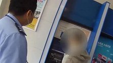 福建石狮：请民警把ATM机拆了！银行卡被吞，男子竟这样处理