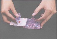 扑克花式空中飞牌教学，创意小魔术手法