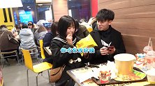吃个薯片也要淑女，可是接了个电话怎么就变了？说好的淑女呢