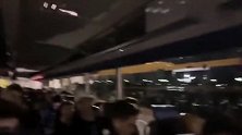 巴萨当地球迷驾驶9辆大巴车前往马德里为球队助威