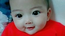 貌美如花宝宝太可爱了，是男孩还是女孩被萌炸了