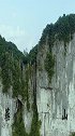 深山悬崖边发现一个这样的建筑，这究竟是干什么用的呢