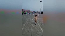 这真是人材备出，三十六行行行出状元，奶奶带的孩子就是优秀