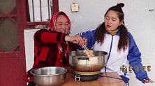 短剧：妈妈教黑妞学做饭，没想黑妞做起饭来像模像样，简直太棒了