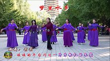 玲珑广场舞《梦里水乡》，小红领舞，歌甜舞美赏心悦目！