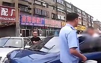 心真大！辽宁男子醉驾连撞4辆车 撞完车后坐车上睡着了