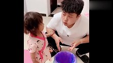 本想亲一口换瓜吃，谁知老爸竟是这样的人，真想换了他！
