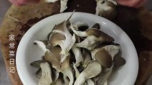 1个土豆1把平菇，简单一做太香了，比红烧肉还解馋，上桌就扫光