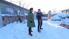 小伙为了应付父亲逼婚，把女友带回家，父亲见后哭笑不得