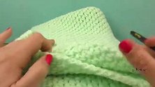 柔软舒适的针织婴儿毛毯，平淡柔和的浅绿色，花样精细，简单易织