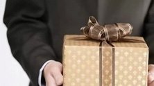 求人办事，先送礼好还是后送礼好？教你三个方法，祝你增长人脉