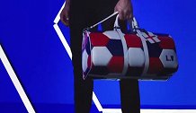 足球型格 Louis Vuitton 2018世界杯定制款包袋 足球和包包也很配