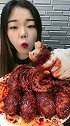 这真不愧是吃货姐，放辣椒连眼睛都不眨一下