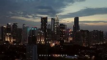 航拍马来西亚吉隆坡，晚上7点钟的样子，这夜景如何