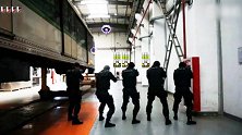 上海特警上演真人版魂斗罗：没有30条命，但有守护平安的心