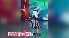 佟丽娅贾玲跳新疆舞，丫丫摇摆纤细腰肢超A，贾玲如扭秧歌太搞笑