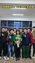 蛋糕、鲜花、合影！高校宿管阿姨退休，400多男生来道别！