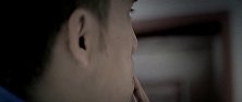 闪魂，男子来到神秘人家里，悄悄的安装上了监控