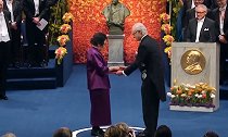祝贺！屠呦呦获联合国教科文组织国际生命科学研究奖