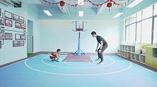 滚球过山洞-幼儿篮球华蒙星3~8岁亲子家庭篮球游戏集