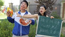 吃辣条挑战赛1根10元，学渣不花一分钱免费吃一年，真逗！