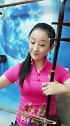 传统乐器二胡演奏《梦中的兰花花》，气质美女演奏的太好听了