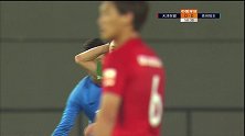 斯蒂夫右路起球送后点 陈吉近距离抽射郑达伦回追救主
