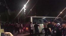 这会是最后一场离开吗? 索萨离开海体全程“下课”声不断
