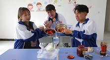 臭豆腐大比拼，“血腥玛丽臭豆腐”VS汗脚臭豆腐，谁更胜一筹？