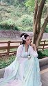 古风小姐姐上一刻雍容华贵，下一刻机灵活泼，变化好大
