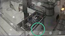 金店深夜失窃员工进屋一看被吓懵 看完监控后大家都笑了