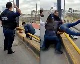 墨西哥：警察阻止男子跳桥，一把抱住拉下护栏