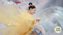 迪丽热巴天女散花尽显东方美学