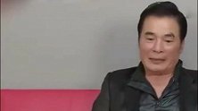 他是现实版“韦小宝”，六个老婆亲如姐妹，如今因养不起家想轻生