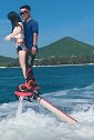 水上乐园：水上飞龙深受女孩们喜欢想冲上多高就多高